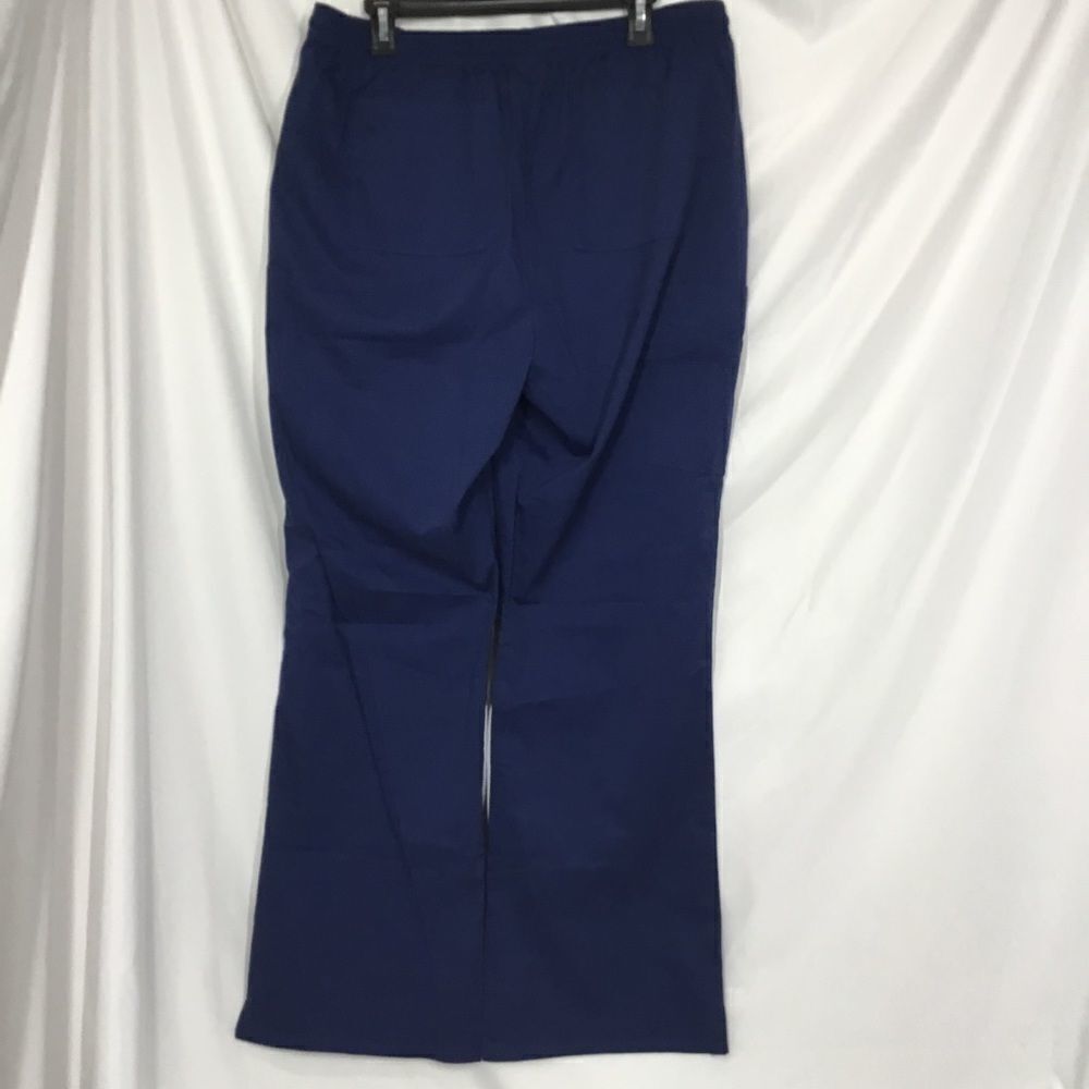 Amazon Essentials Quick-Dry Stretch Scrub Pant (A) - Picture 3 of 5